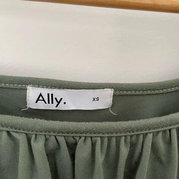 Green Ally tie back top size XS - Picture 3 of 3